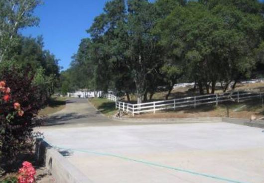 a picture of a masonry driveway in folsom,ca